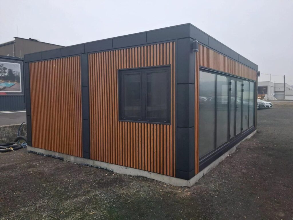Realizace – Kancelářský kontejner 9x6 m zahradní hala